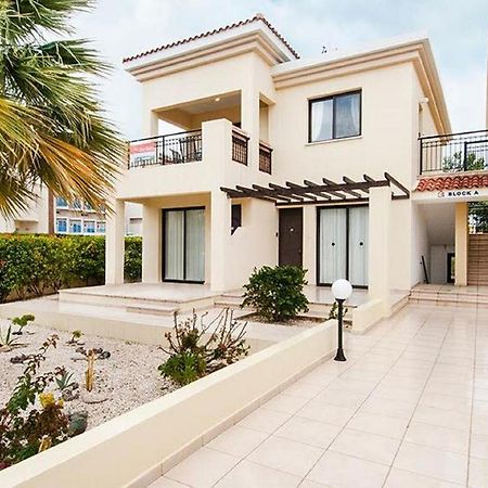 Beautiful 2-Bedroom Apartment - Great Location Paphos Eksteriør bilde