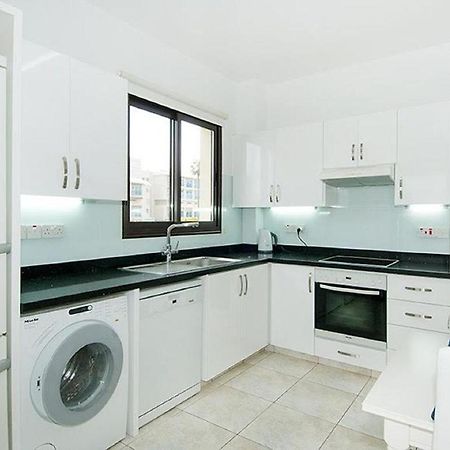 Beautiful 2-Bedroom Apartment - Great Location Paphos Eksteriør bilde