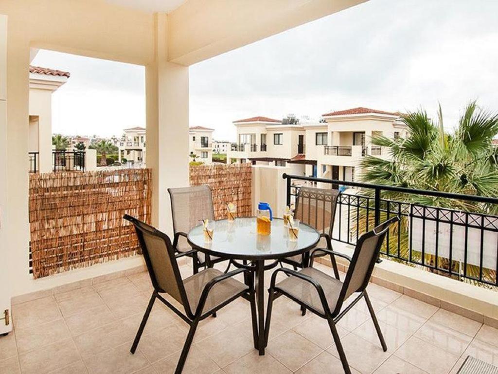 Beautiful 2-Bedroom Apartment - Great Location Paphos Eksteriør bilde