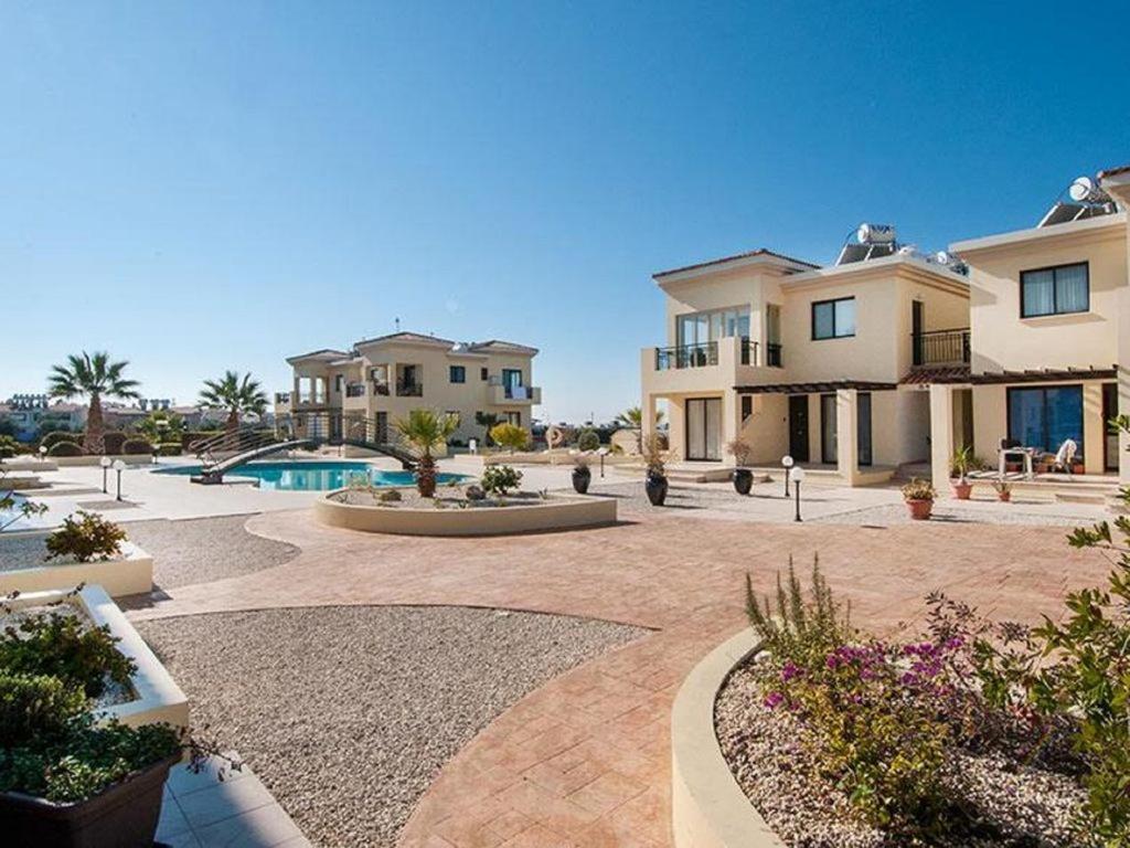 Beautiful 2-Bedroom Apartment - Great Location Paphos Eksteriør bilde