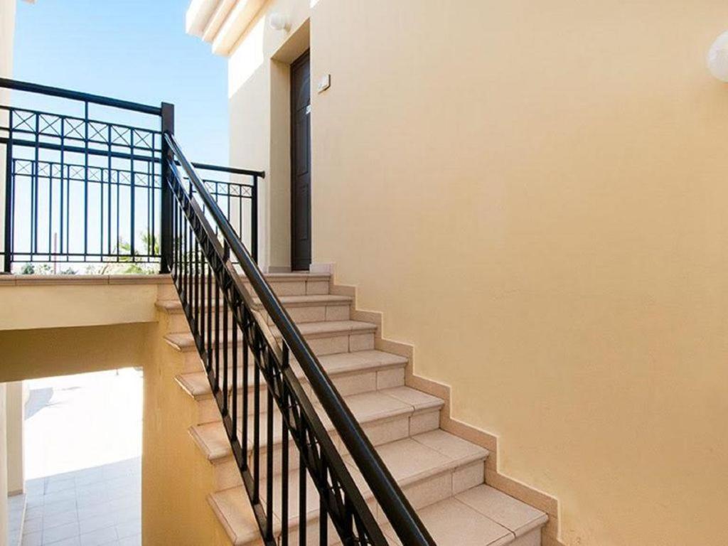 Beautiful 2-Bedroom Apartment - Great Location Paphos Eksteriør bilde