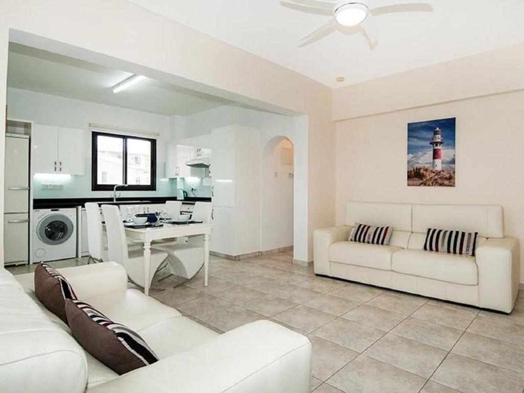 Beautiful 2-Bedroom Apartment - Great Location Paphos Eksteriør bilde
