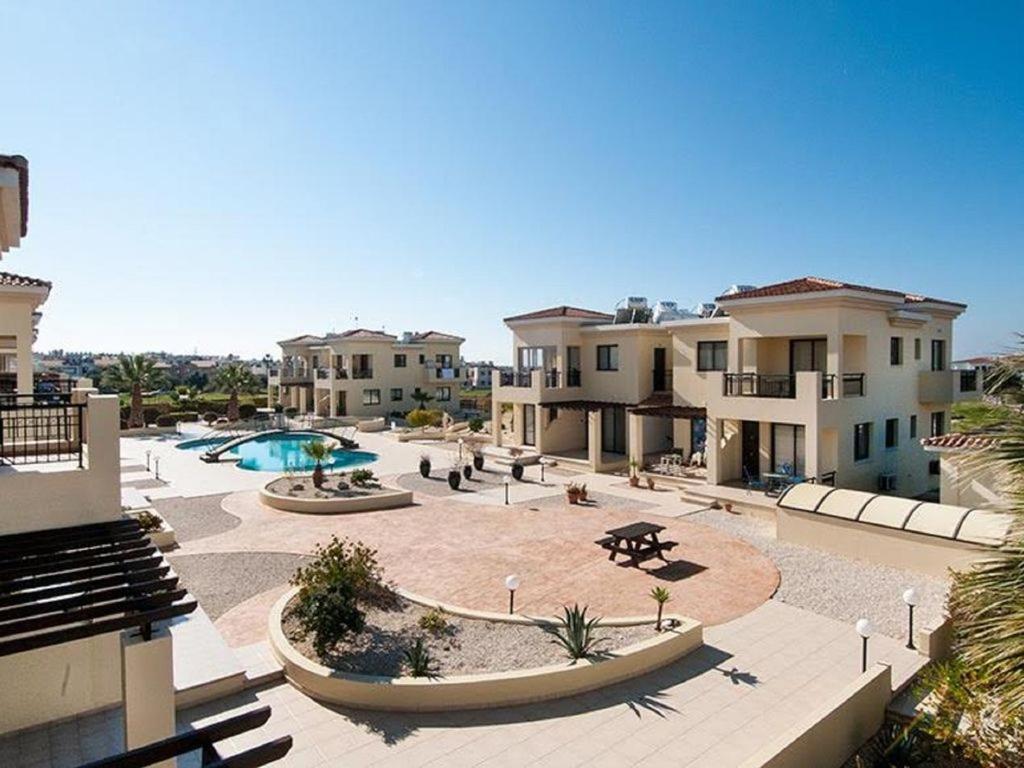 Beautiful 2-Bedroom Apartment - Great Location Paphos Eksteriør bilde