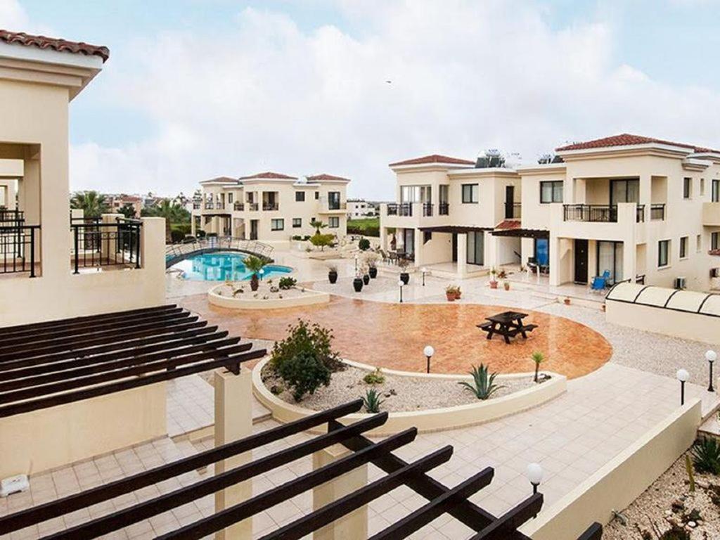Beautiful 2-Bedroom Apartment - Great Location Paphos Eksteriør bilde