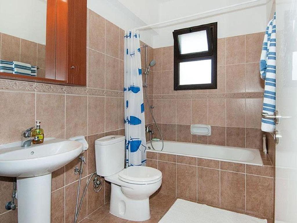 Beautiful 2-Bedroom Apartment - Great Location Paphos Eksteriør bilde