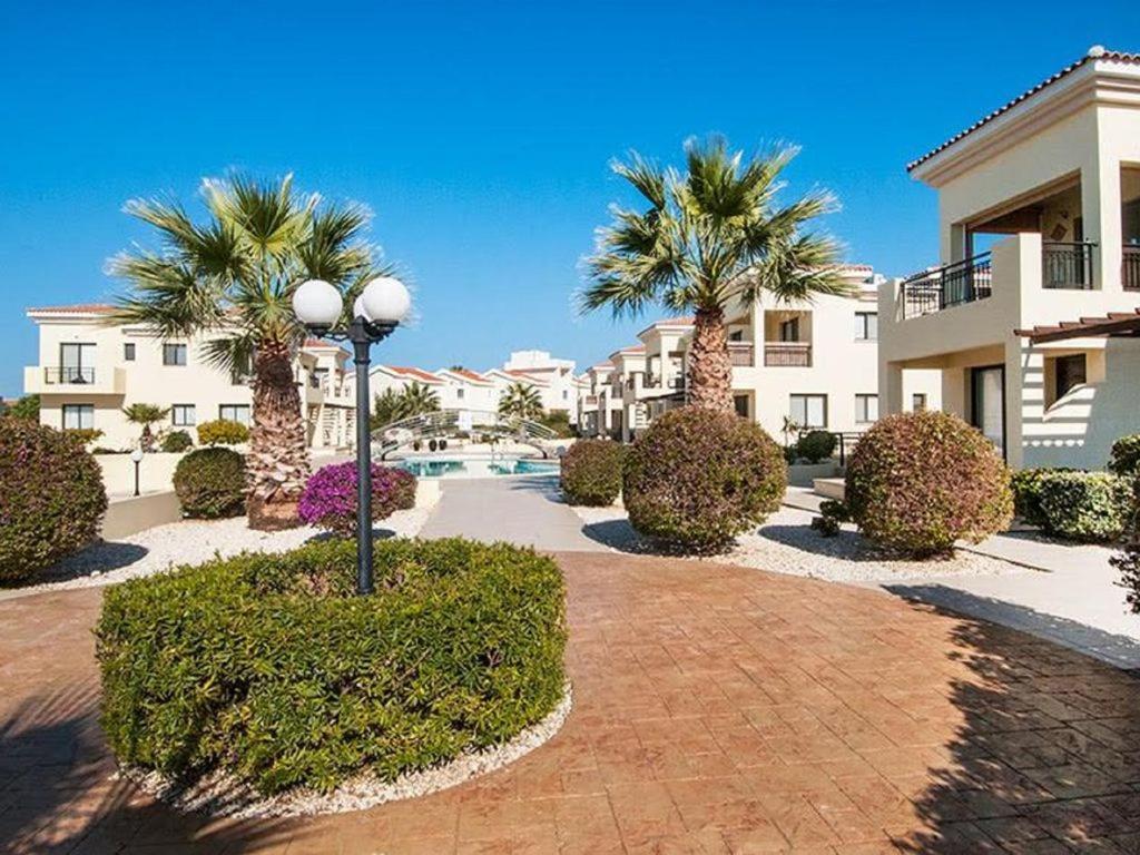 Beautiful 2-Bedroom Apartment - Great Location Paphos Eksteriør bilde