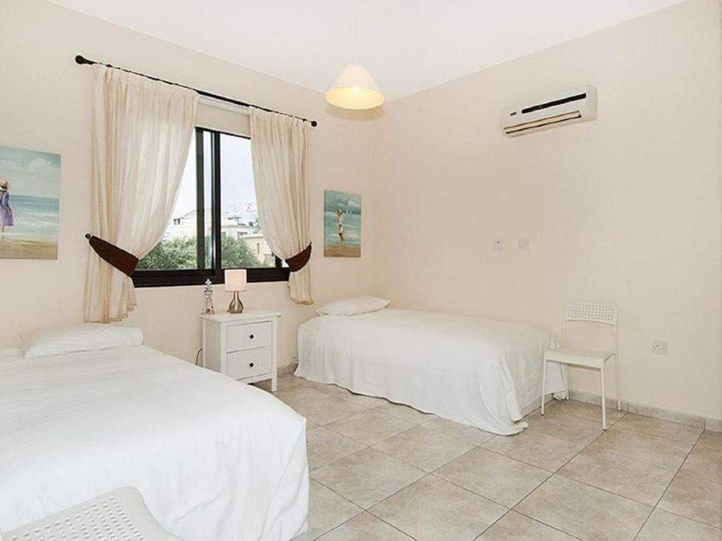 Beautiful 2-Bedroom Apartment - Great Location Paphos Eksteriør bilde